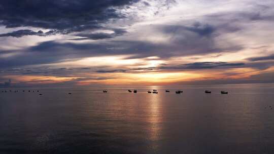 海边沙滩海浪日落