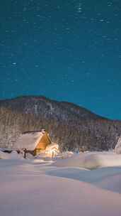 新疆阿勒泰禾木冬季小木屋星轨延时风景