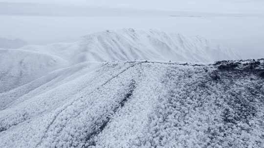 4K航拍天目山脉龙王山雾凇雪景风光视频素材模板下载