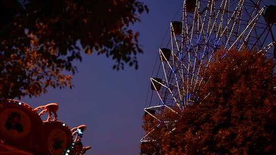 夜景游乐场摩天轮