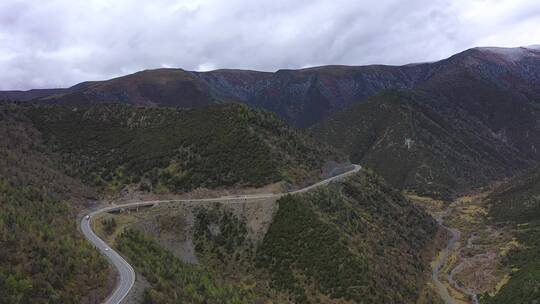 沿途群山川藏318公路-航拍视频素材