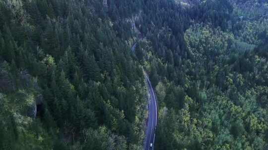 4K-航拍行驶在山间公路上的汽车