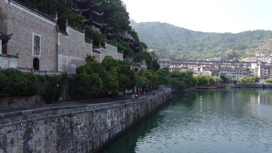 贵州航拍镇远古镇中式小桥流水大山环绕景色