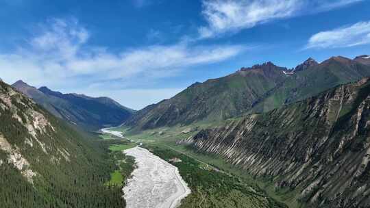 夏塔景区木札特峰昭苏伊犁雪山林场