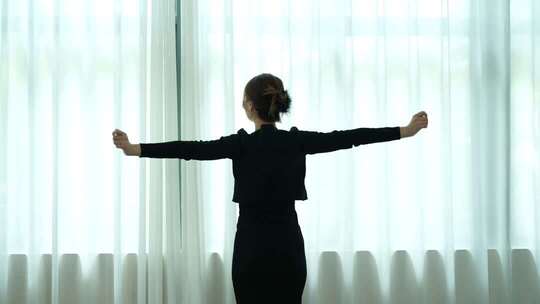 女生居家休闲放松