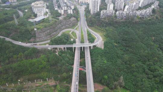 雾都重庆：4K航拍阴雨天气下的北碚城市