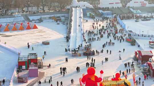 哈尔滨冰雪嘉年华松花江上冰雪滑梯航拍