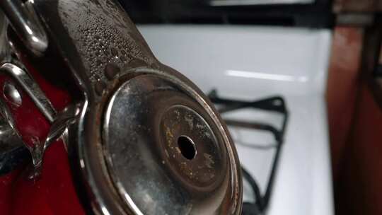 从洞里冒出来的热气