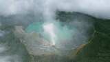 航拍印尼爪哇岛云雾缭绕的卡瓦伊真火山全景高清在线视频素材下载