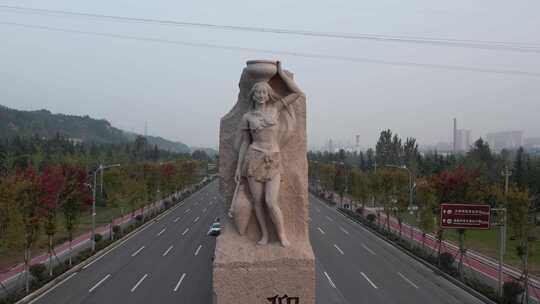 三门峡仰韶大道标志雕像