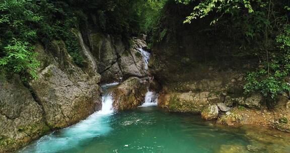 山涧泉水深潭美丽原生态自然风景水源地