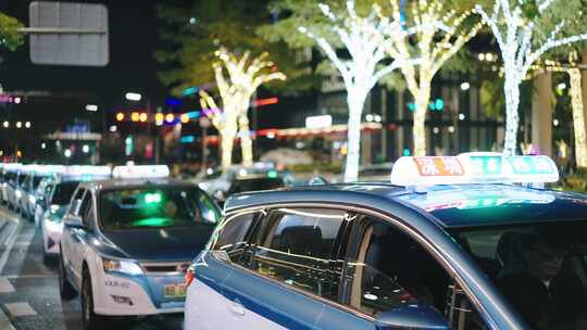 深圳夜晚的出租车视频素材模板下载