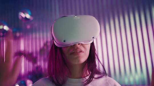 虚拟现实，虚拟现实耳机，女人，未来