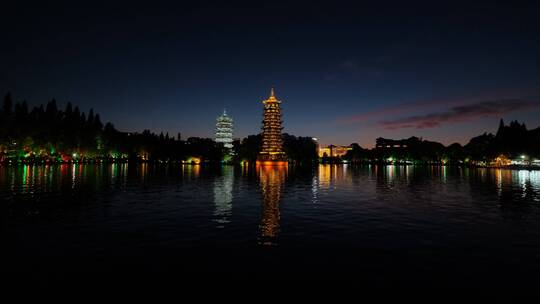 广西桂林日月双塔两江四湖湖面倒影夜景