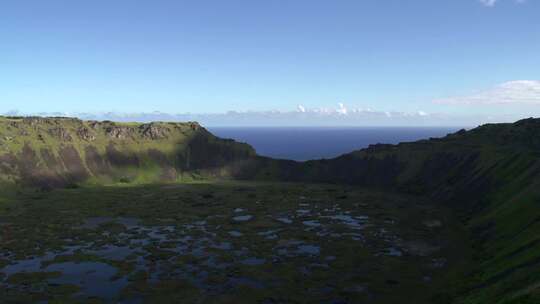 拉诺考火山与云影的时移