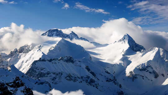 雪山云雾缭绕风光延时