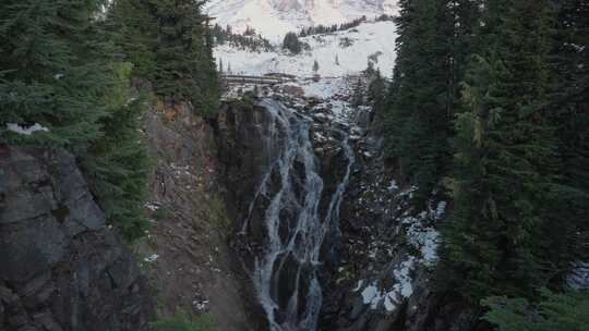 山，雪，瀑布，岩石