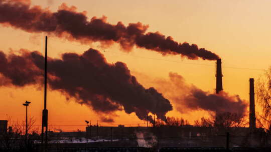 航拍工厂烟囱烟雾废弃排放大气污染