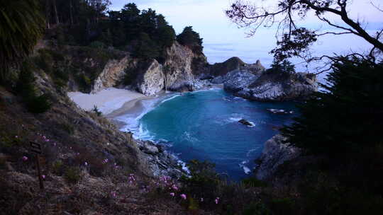 Mcway Falls Beach， Big Sur California 8