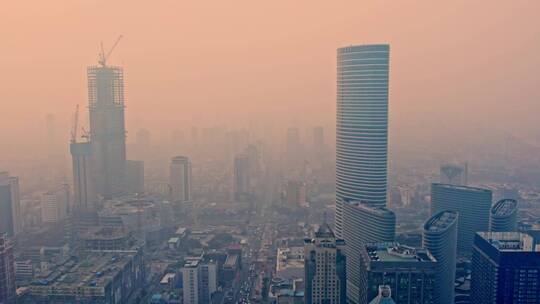 航拍城市雾霾天气