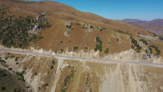 新疆旅行独库公路草原峡谷森林自然风光航拍