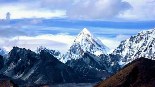 雪山自然风光全景