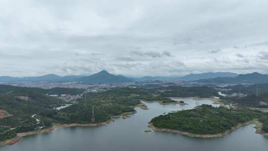 阴天农村水库乡村山村森林山峰生态环境航拍