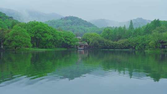 杭州西湖浴鹄湾春天风雨江南风景