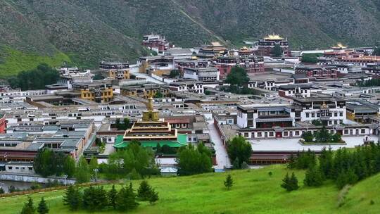 航拍甘南拉卜楞寺 寺庙全景