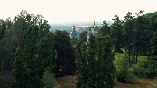 从植物园看基辅市和教堂
