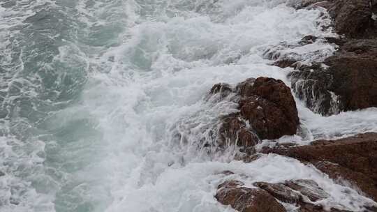 深圳海岸线-大梅沙礁石风起浪涌