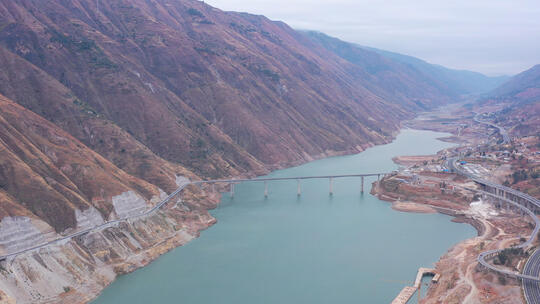 云南省东川境内的大山大河景观视频素材模板下载