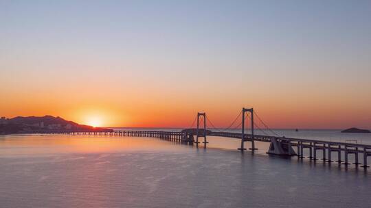 跨海大桥清晨日出