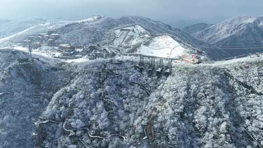 云上草原滑雪场雪景视频素材模板下载