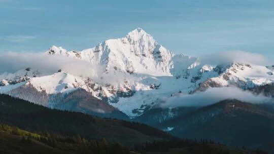 攀登雪山航拍延时日照金山唯美雪山山河ai