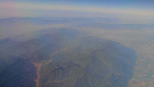 飞机窗外的云层陆地山脉视频素材模板下载
