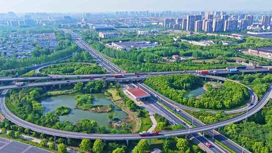 4k实时航拍上海嘉定立交桥绿色生态景观