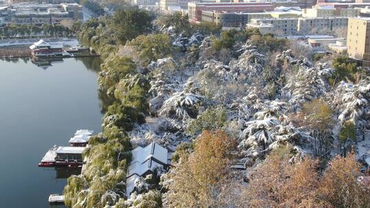 航拍济南大明湖冬天雪景视频素材模板下载