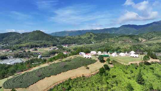 露营基地草帐篷休闲户外高山顶生活美丽乡村视频素材模板下载