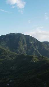 竖版航拍湖北襄阳横冲景区风车