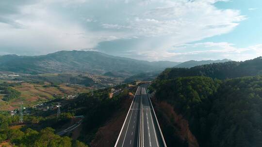 高速公路建设视频山区高速公路