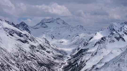 川西雅拉雪山航拍