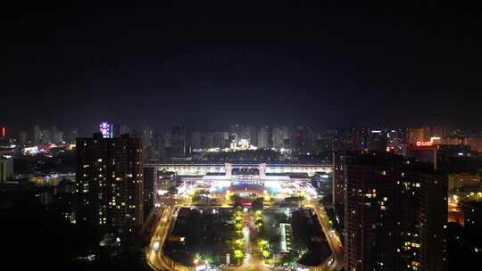 俯瞰视角下灯火通明的火车站夜景九江站夜景