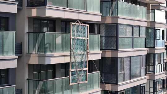 高层住宅楼安装全景玻璃窗
