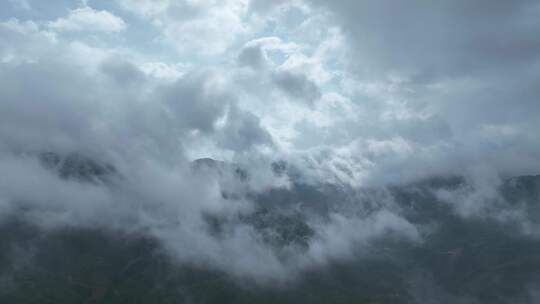 高空航拍云雾天齐大山山脉美景云海圣堂山