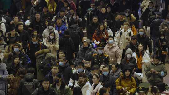 2024春运北京西站的乘客