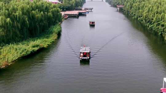 仿古游船湖面