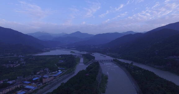 旅游景区 航拍都江堰鱼嘴分流 大坝 清晨