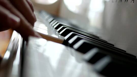 手指弹钢琴