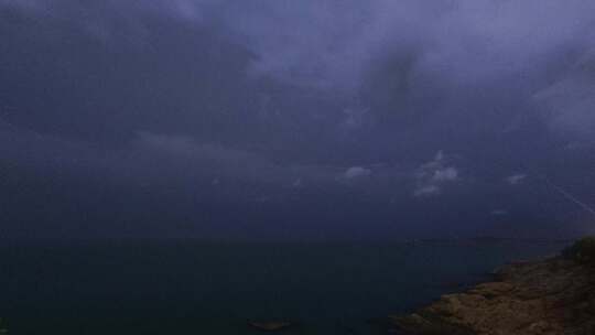 威海海面夜空闪电雨夜飞云4K